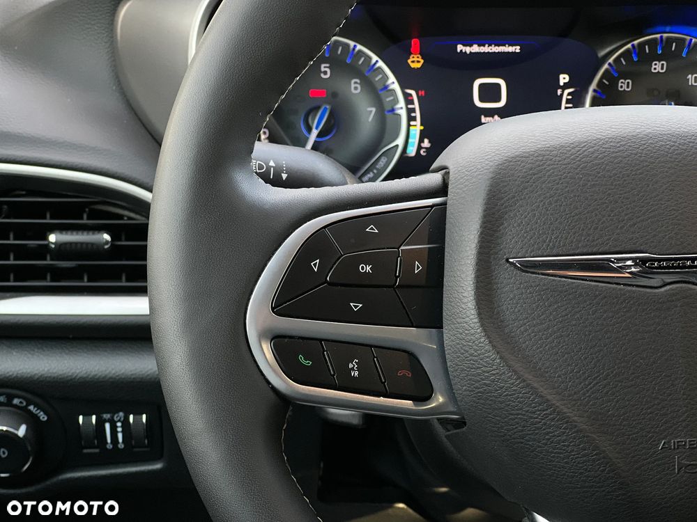 Chrysler Pacifica - 17