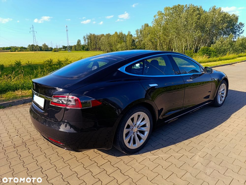 Tesla Model S - 6
