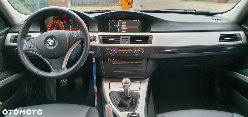 BMW Seria 3 320d DPF Efficient Dynamics Edition - 13