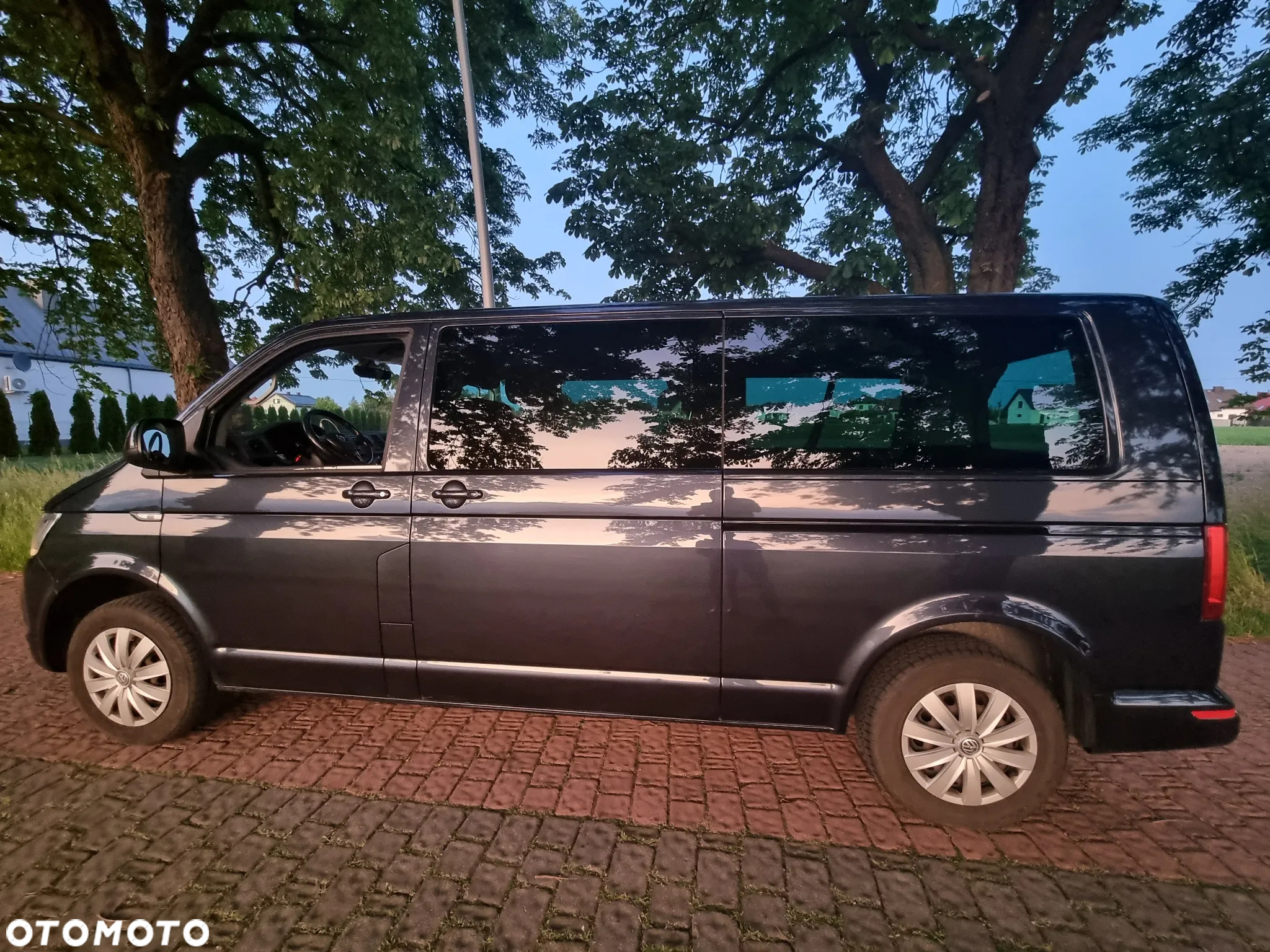 Volkswagen Caravelle 2.0 TDI L2 Highline - 4