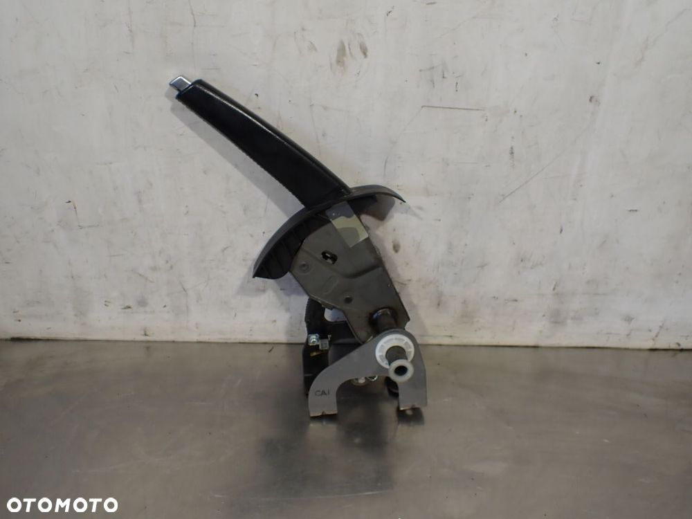 DŹWIGNIA RĘCZNEGO HAMULCA KIA CEED - 1