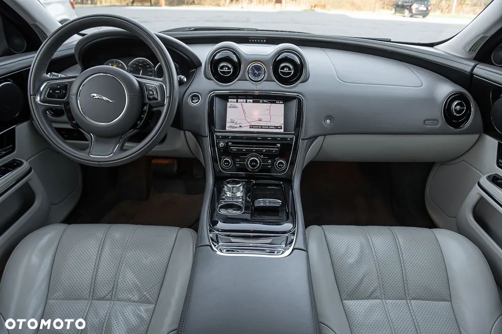 Jaguar XJ - 28