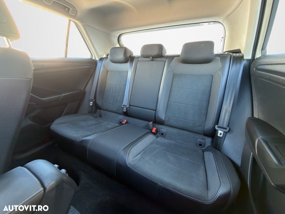Volkswagen T-Roc - 23
