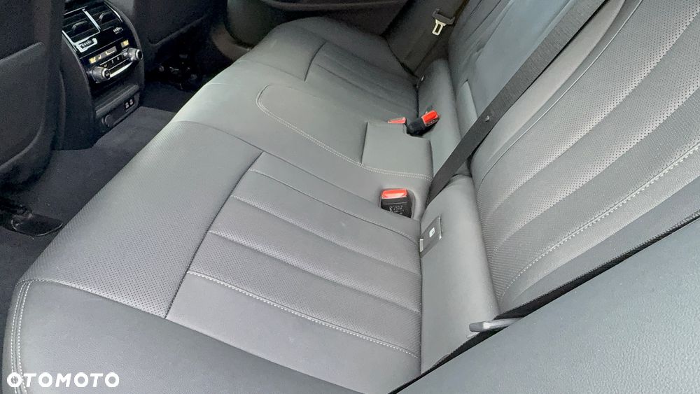 BMW Seria 5 530e xDrive Luxury Line sport - 40