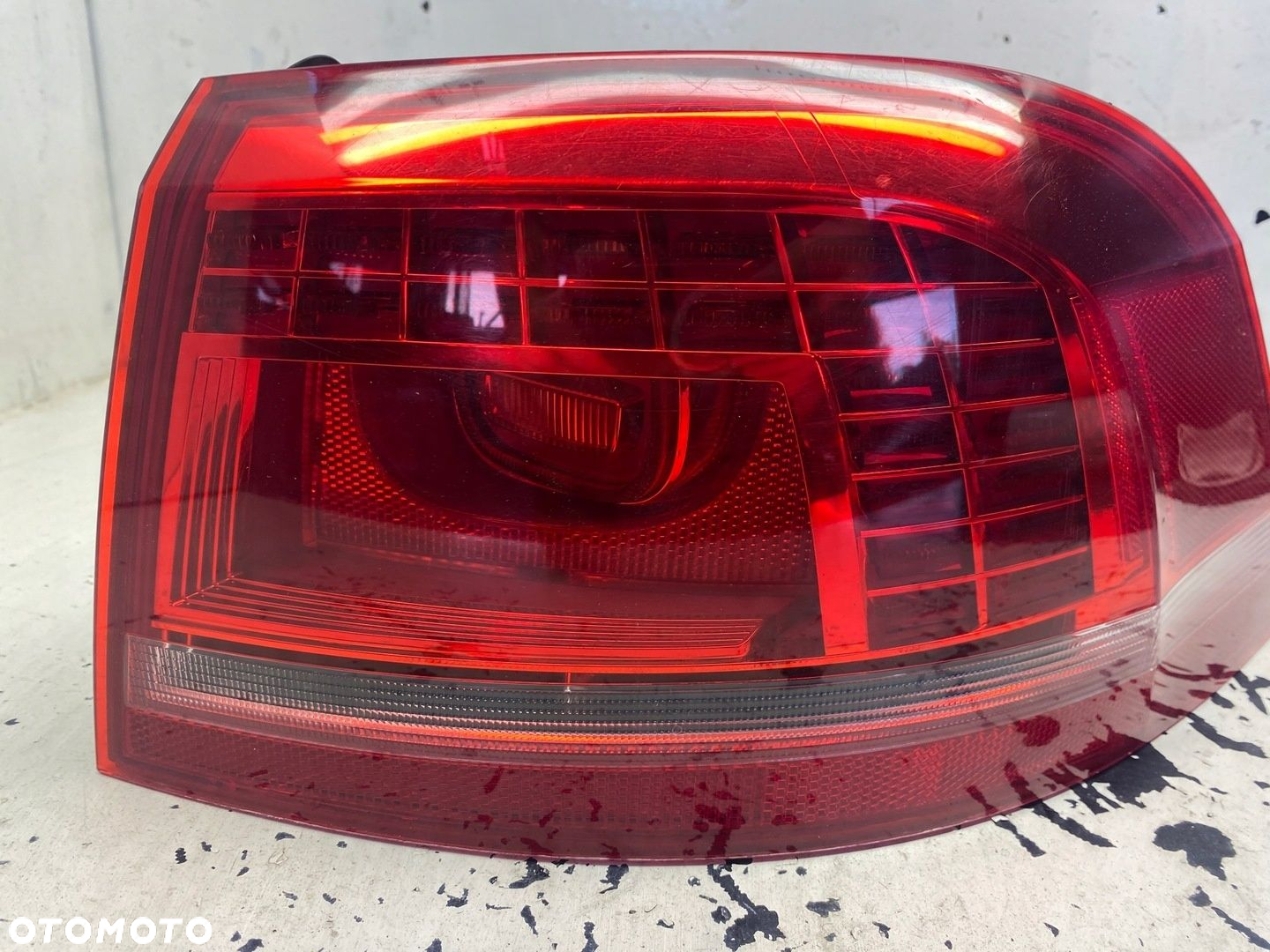 VW PASSAT B7 KOMBI LAMPA PRAWY TYŁ - 3
