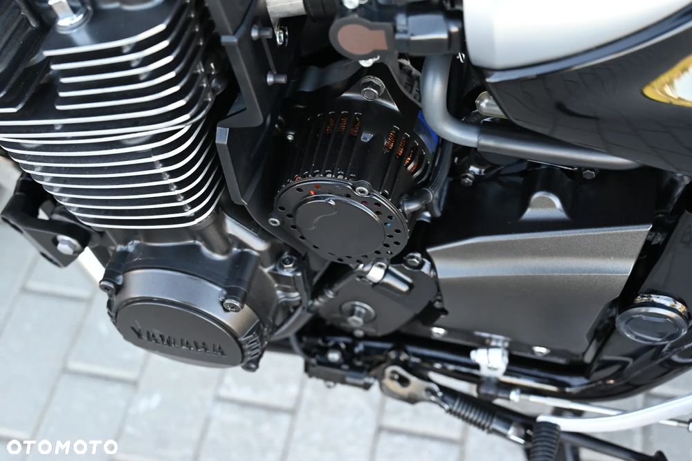 Yamaha XJR - 19