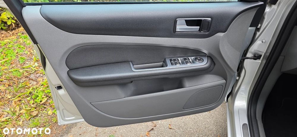 Ford Focus 2.0 TDCi DPF Titanium - 10