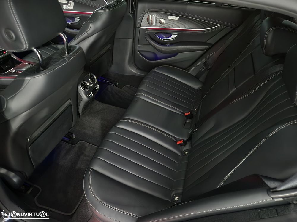 Mercedes-Benz E 300 de AMG Line 4Matic - 20