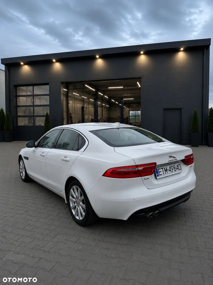 Jaguar XE - 3
