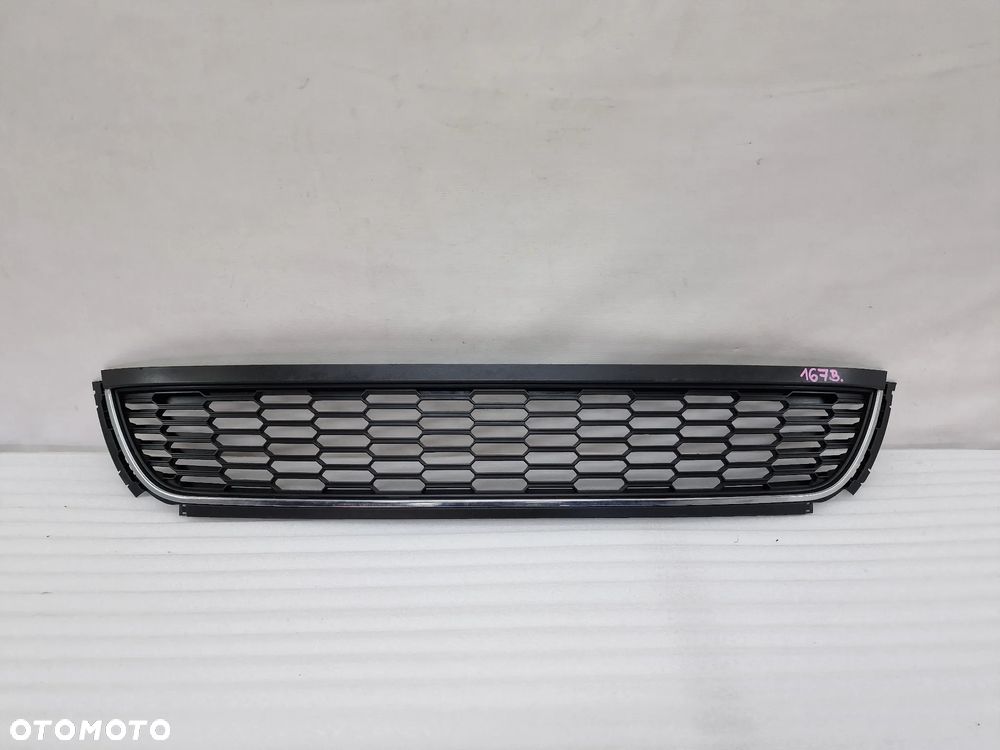 VW POLO 6R0 08- KRATKA ŚRODKOWA ZDERZAKA PRZEDNIEGO Z CHROMEM , NR 6R0853677B , NR AUKCJI K167 - 7