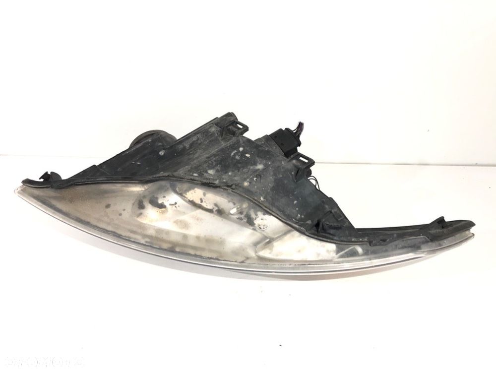 REFLEKTOR PRAWY PRZÓD  FORD MONDEO IV (BA7) 2007 - 2015 1.8 TDCi 92 kW [125 KM] olej napędowy 2007 - 4
