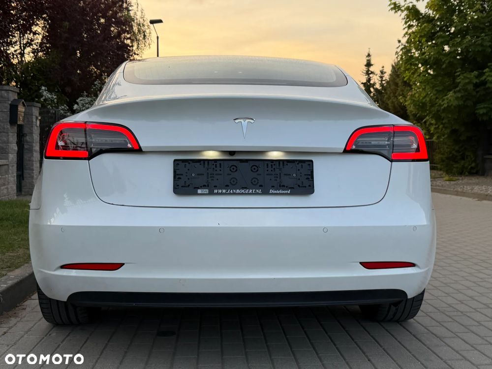 Tesla Model 3 - 21