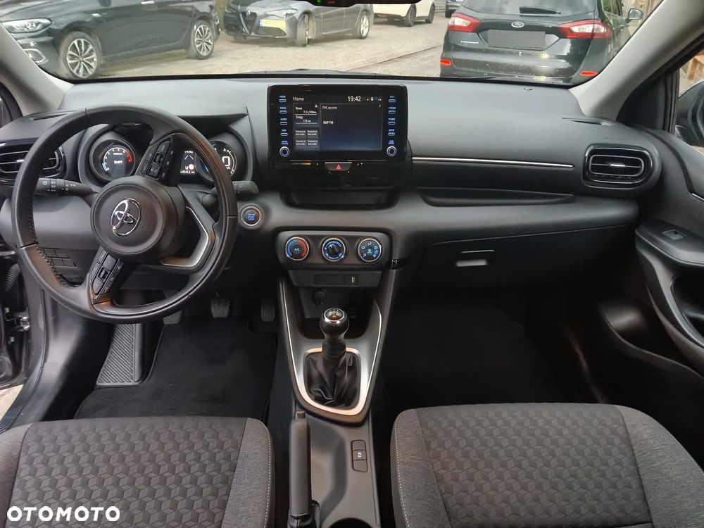 Toyota Yaris 1.0 Premium - 16