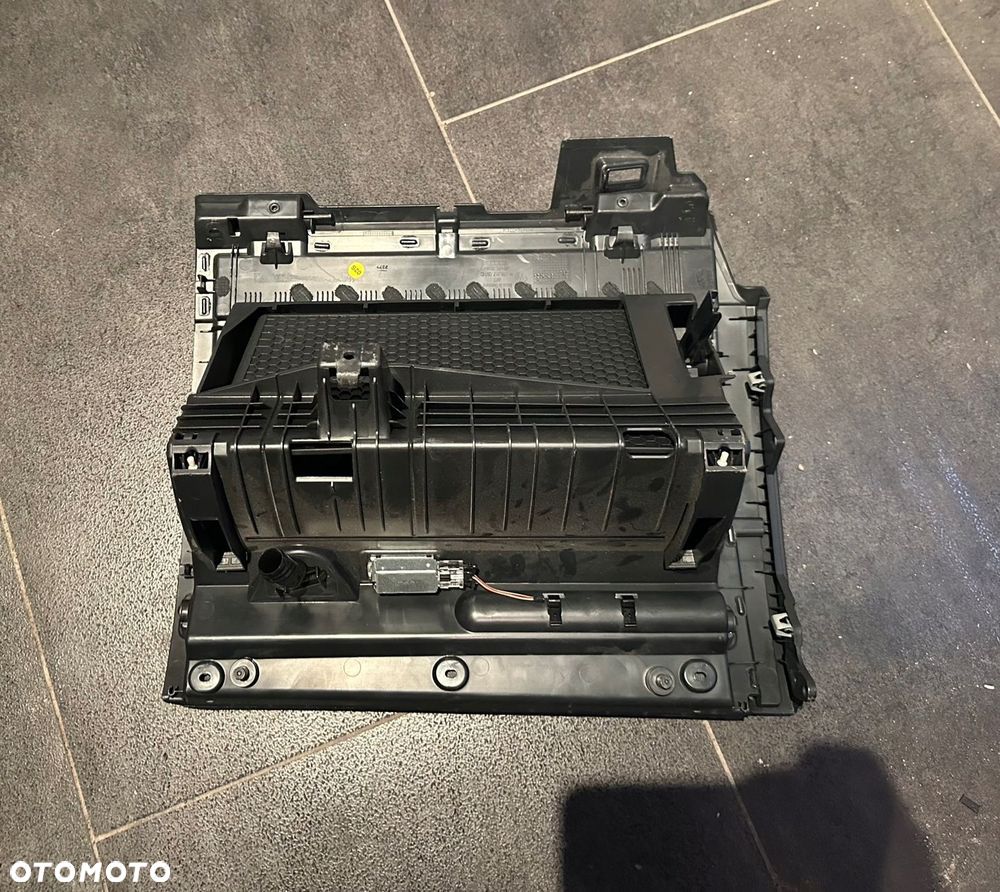 VW TOURAN 15 schowek mocowanie 5TB857097C - 2