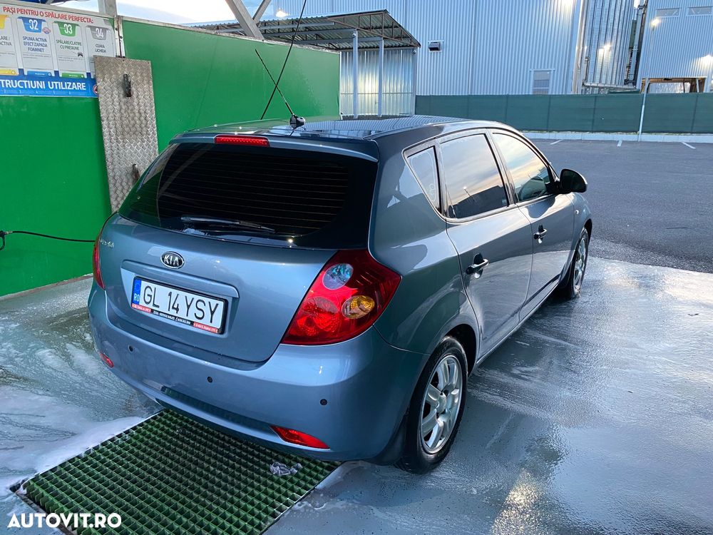 Kia Ceed - 8