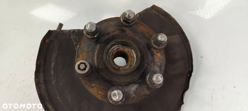 Zwrotnica lewa przód  Mitsubishi Pajero 2011r. - 5