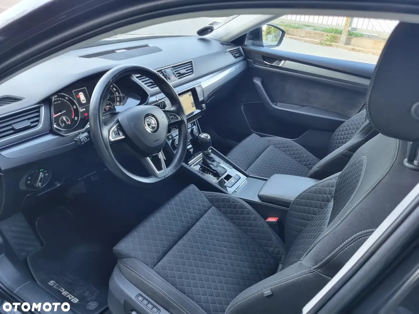 Skoda Superb 2.0 TDI DSG Active - 10