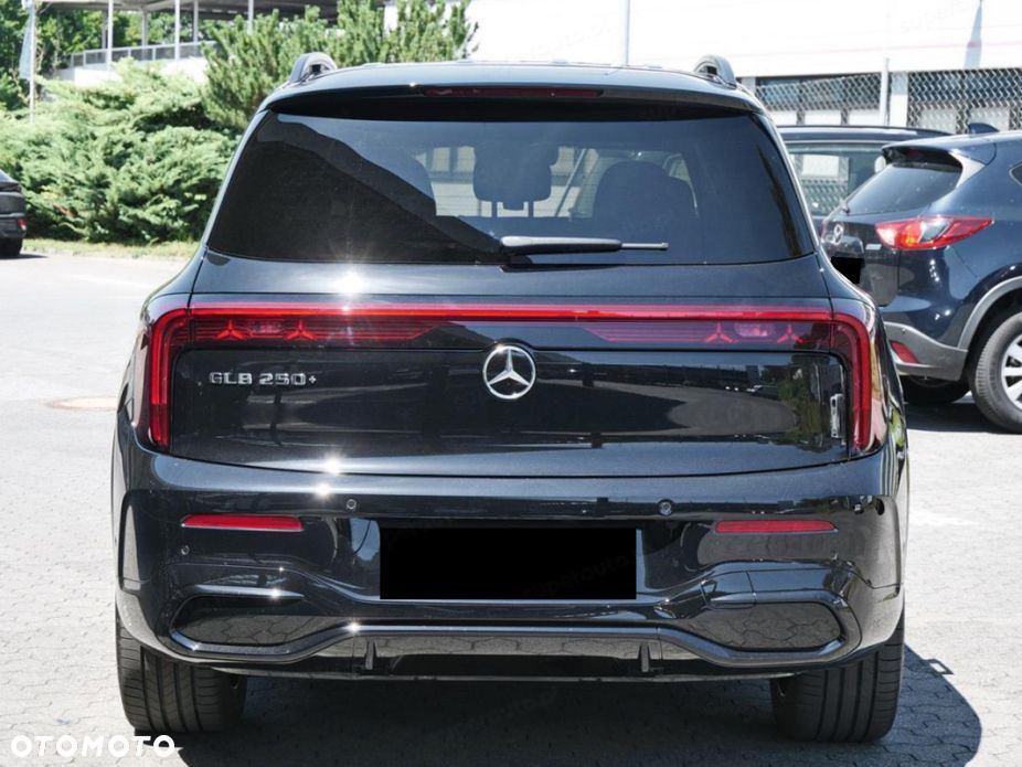 Mercedes-Benz GLB - 4