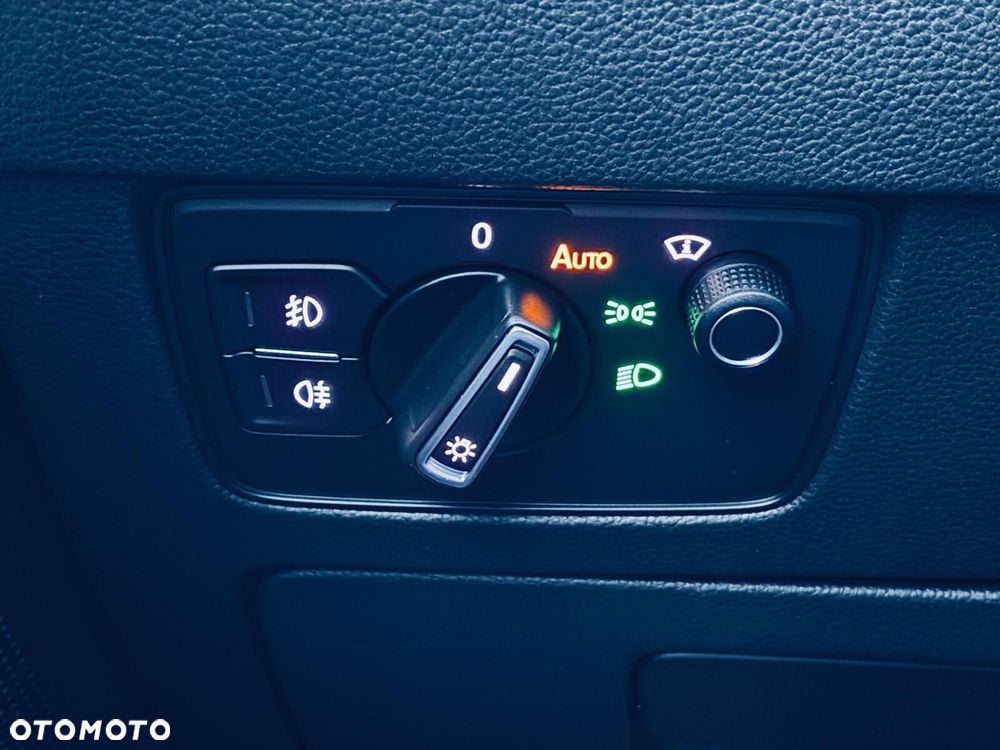 Volkswagen Passat - 36