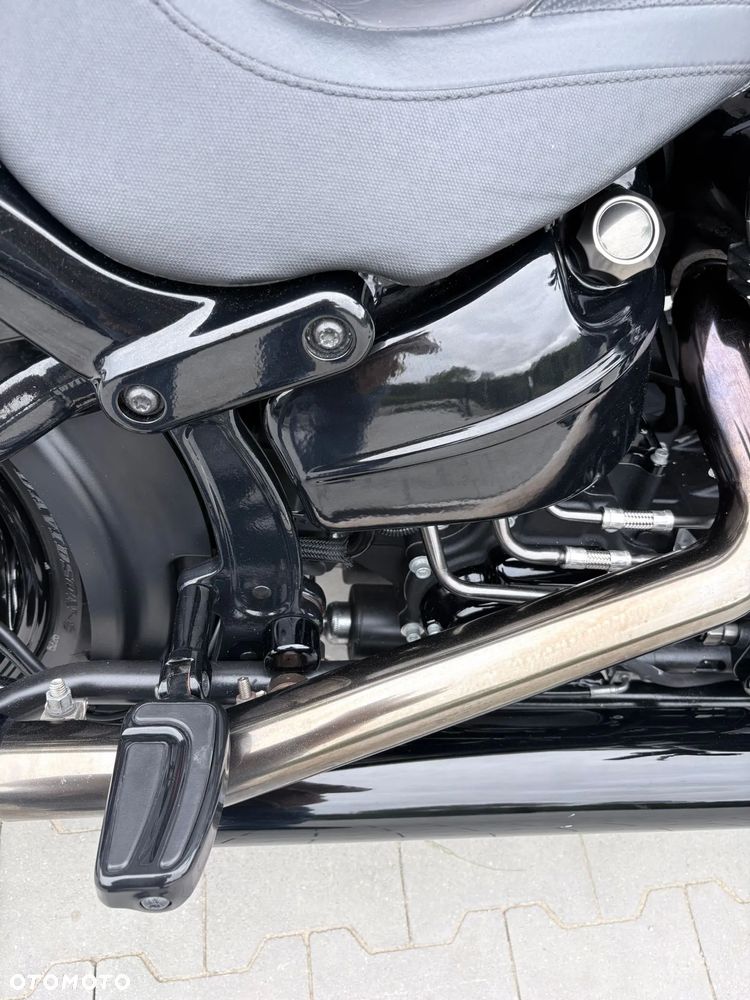 Harley-Davidson Softail Breakout - 23