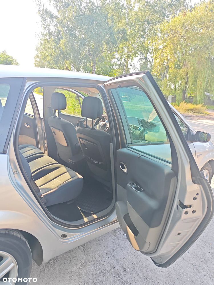 Renault Scenic 1.9 dCi Confort Authentique - 10