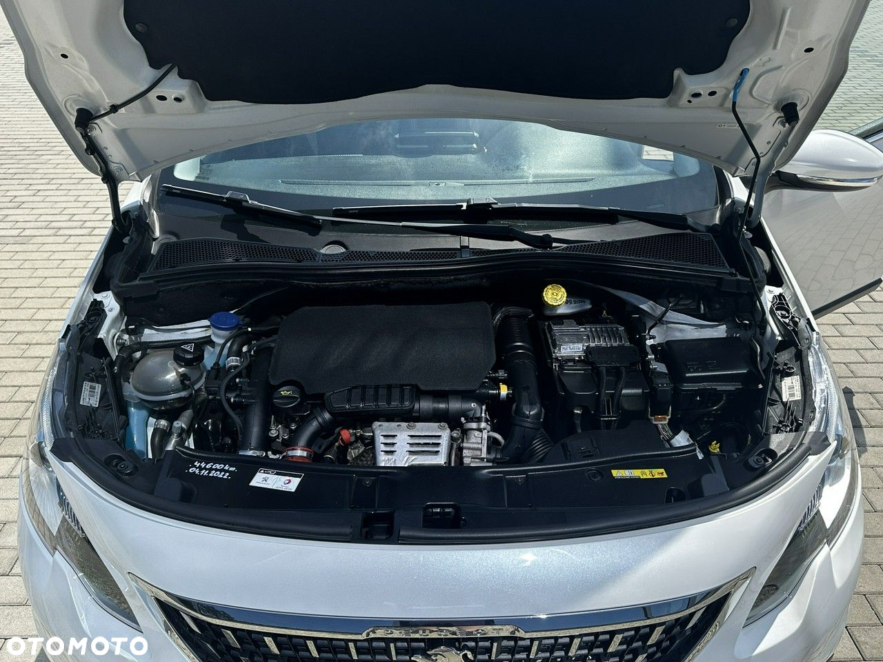 Peugeot 2008 1.2 Pure Tech Allure S&S - 27