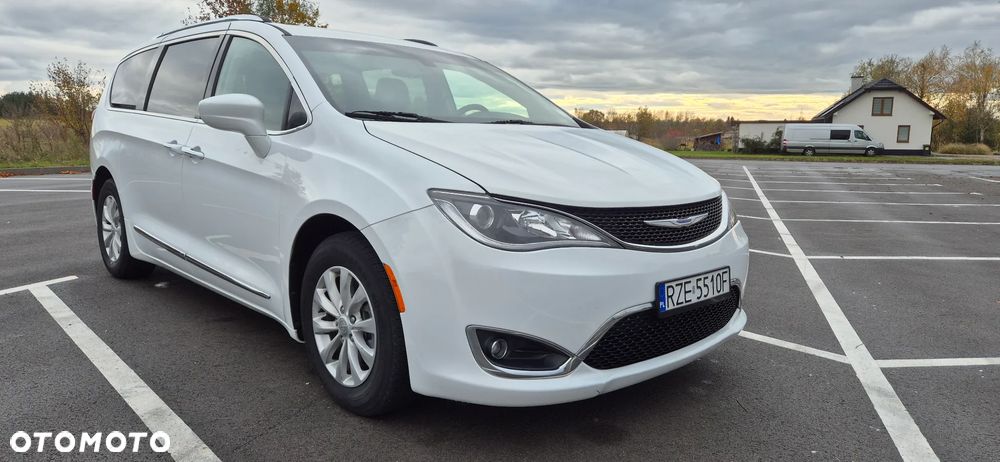 Chrysler Pacifica - 2