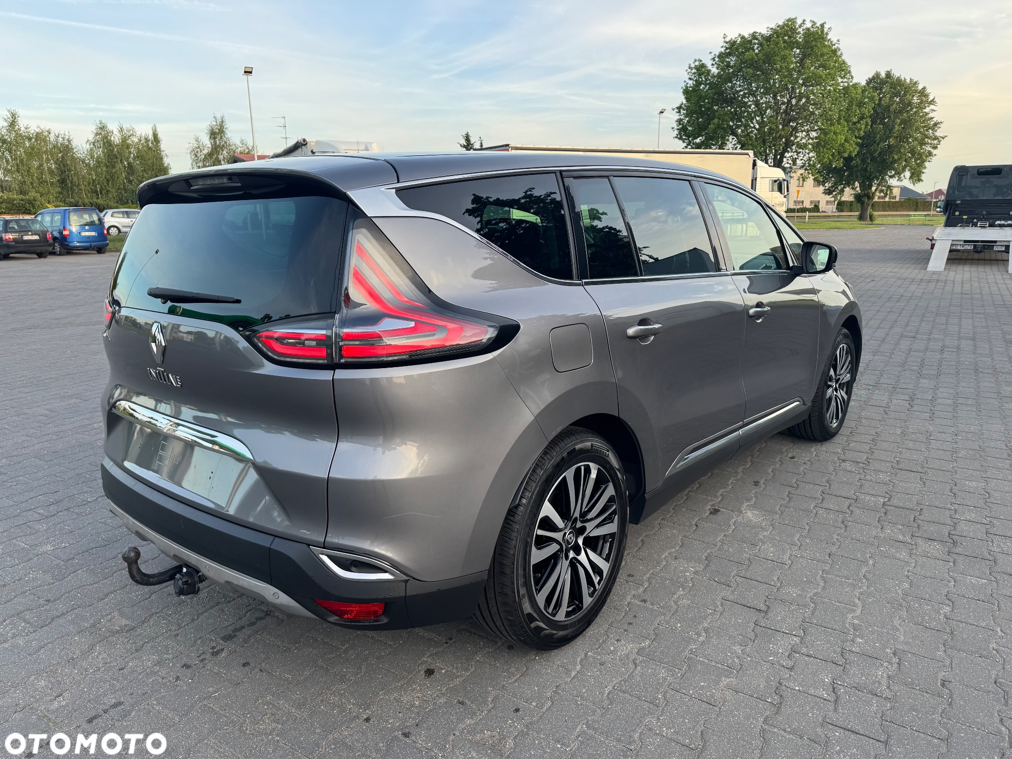Renault Espace 1.6 dCi Energy Initiale Paris EDC - 4