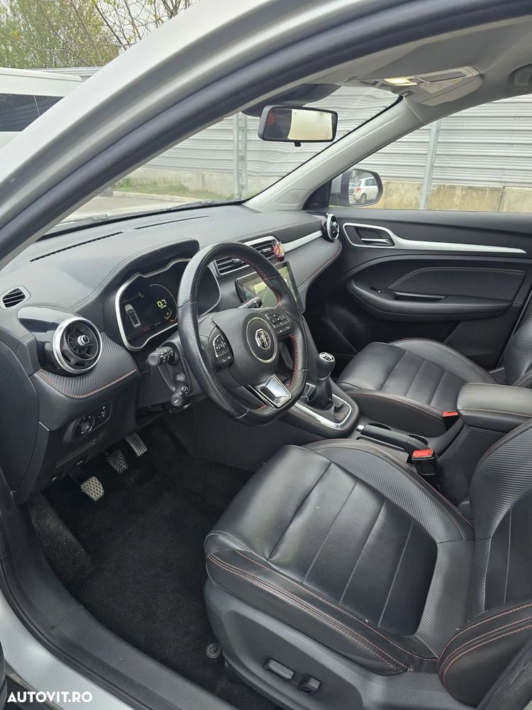 MG ZS - 8