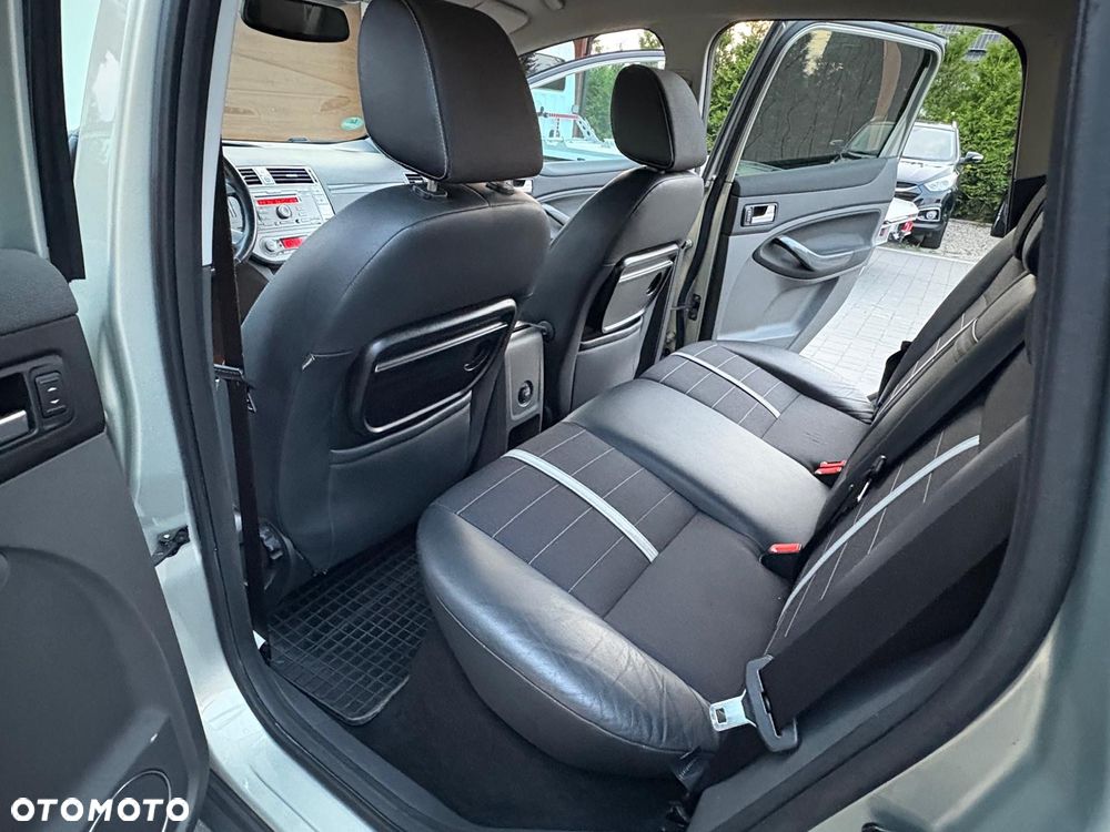 Ford Kuga 2.0 TDCi 4x4 Titanium - 19