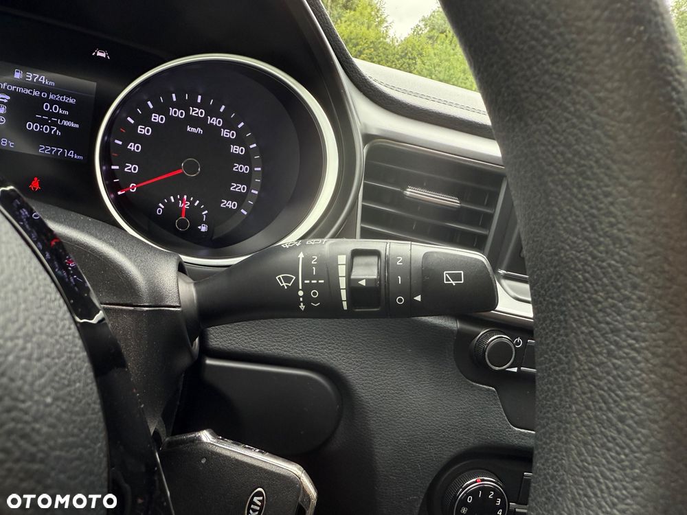 Kia Ceed - 32