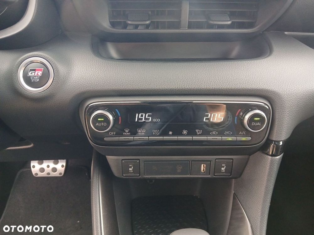 Toyota Yaris - 33
