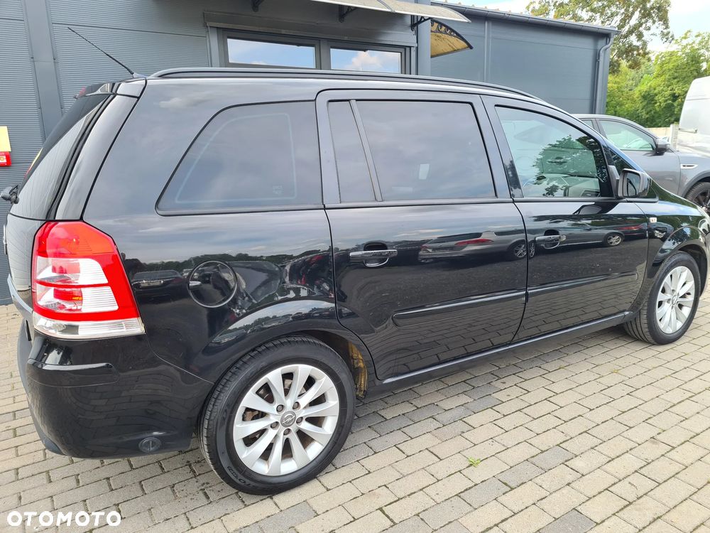 Opel Zafira 1.8 Design Edition - 25