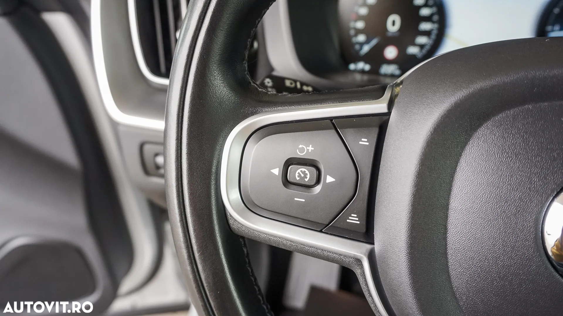 Volvo XC 60 B4 D AWD Geartronic Momentum - 20