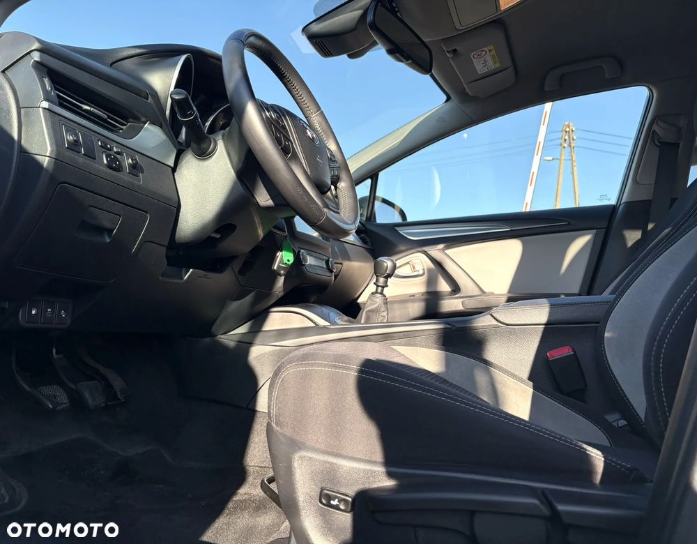 Toyota Avensis 1.8 Premium - 11