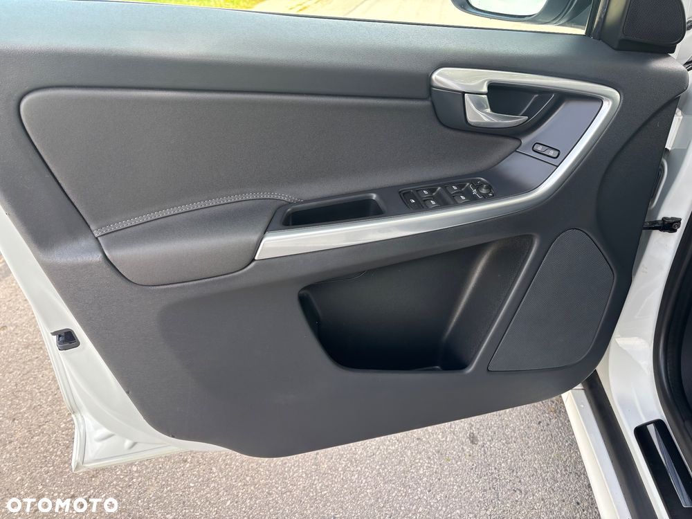 Volvo XC 60 D4 Drive-E Momentum - 26
