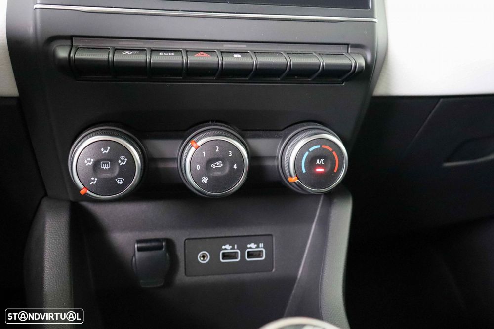 Renault Clio - 36