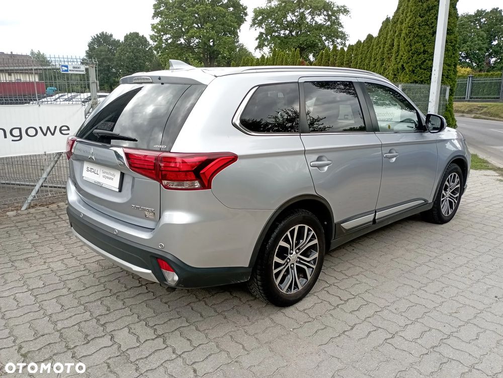 Mitsubishi Outlander 2.0 Instyle Navi 4WD CVT - 22