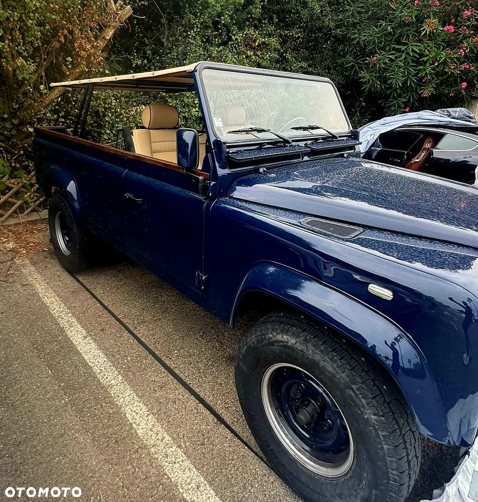 Land Rover Defender - 2