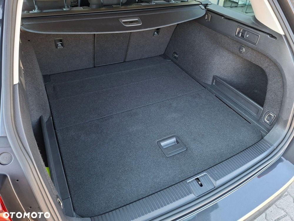 Volkswagen Passat - 16