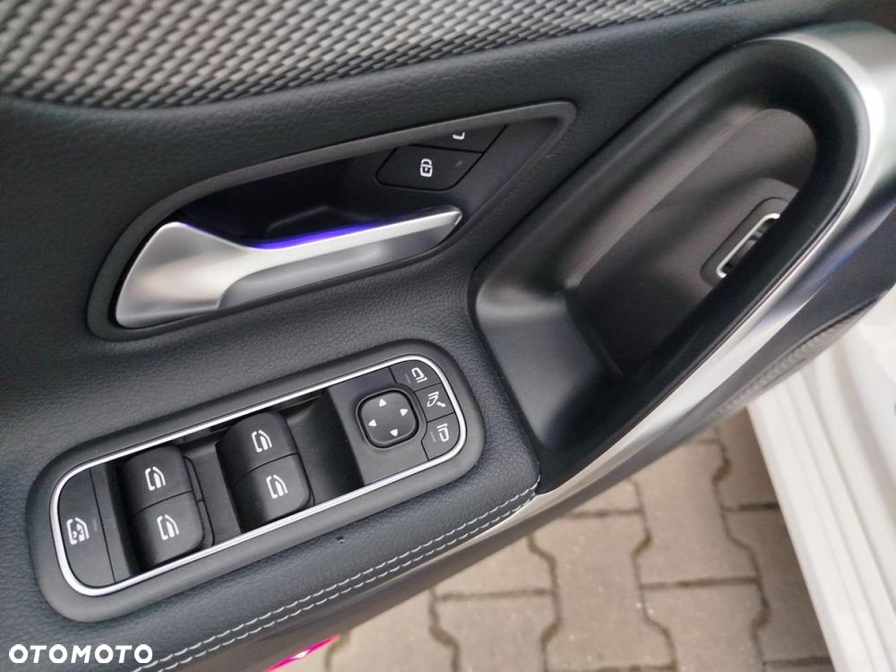 Mercedes-Benz CLA - 16