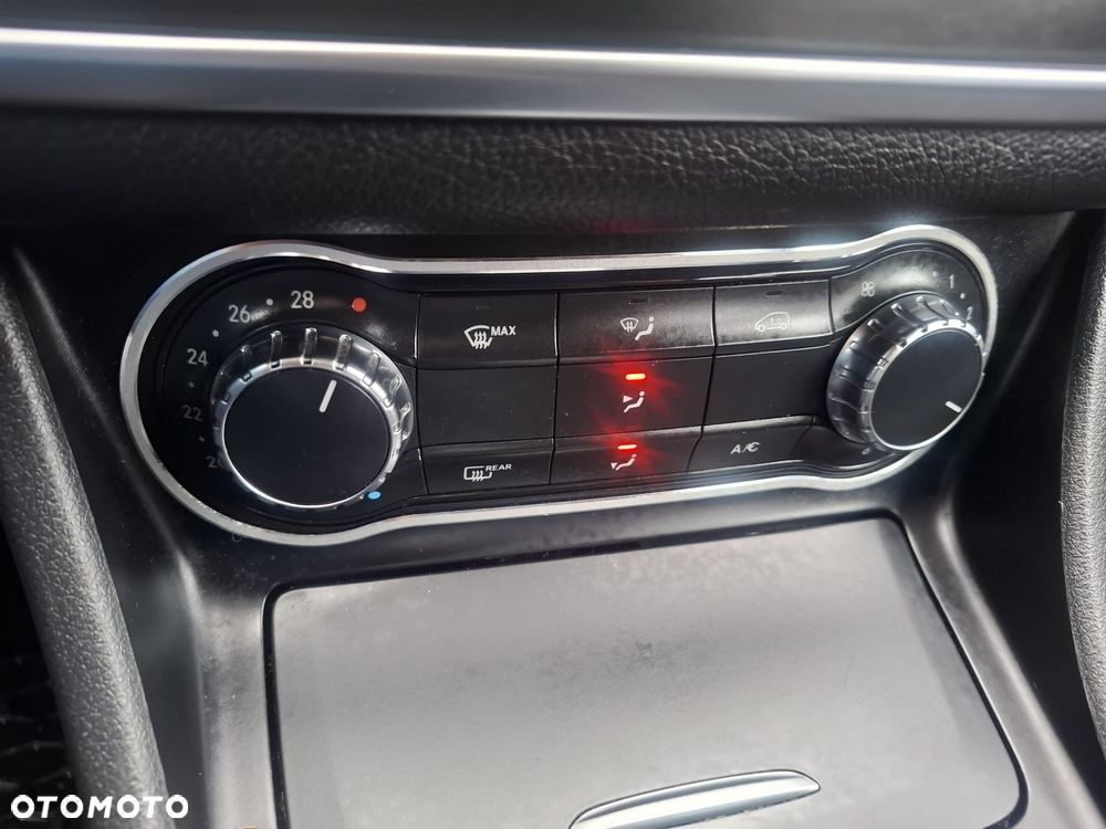 Mercedes-Benz CLA 180 7G-DCT Orange Art Edition - 19