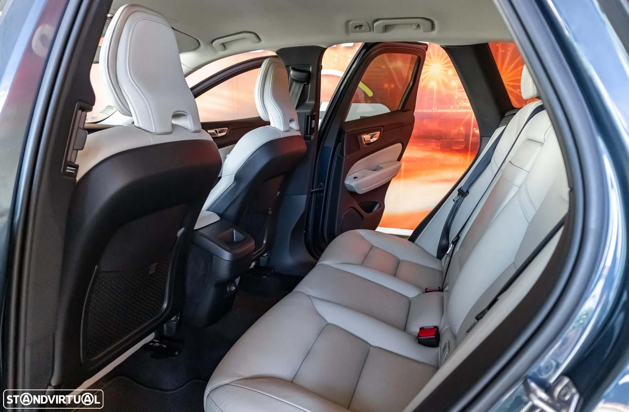 Volvo XC 60 2.0 D4 Inscription Geartronic - 26