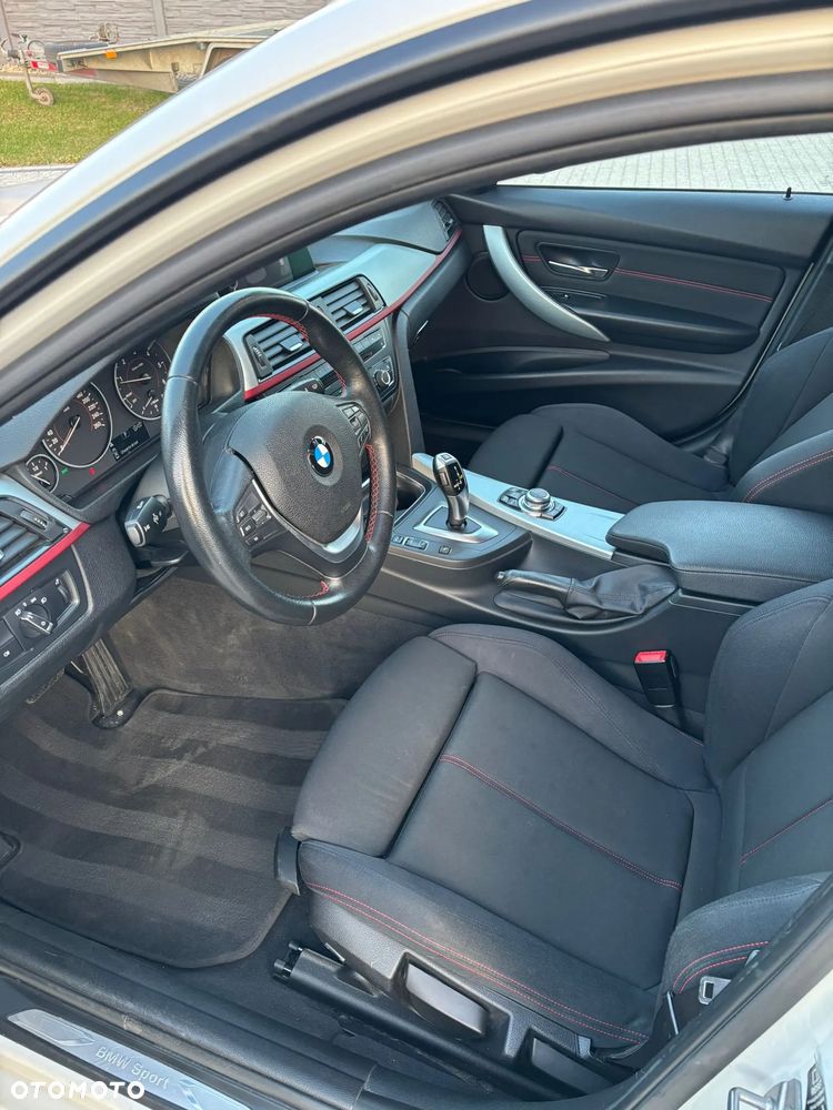 BMW Seria 3 318d DPF Edition Sport - 14