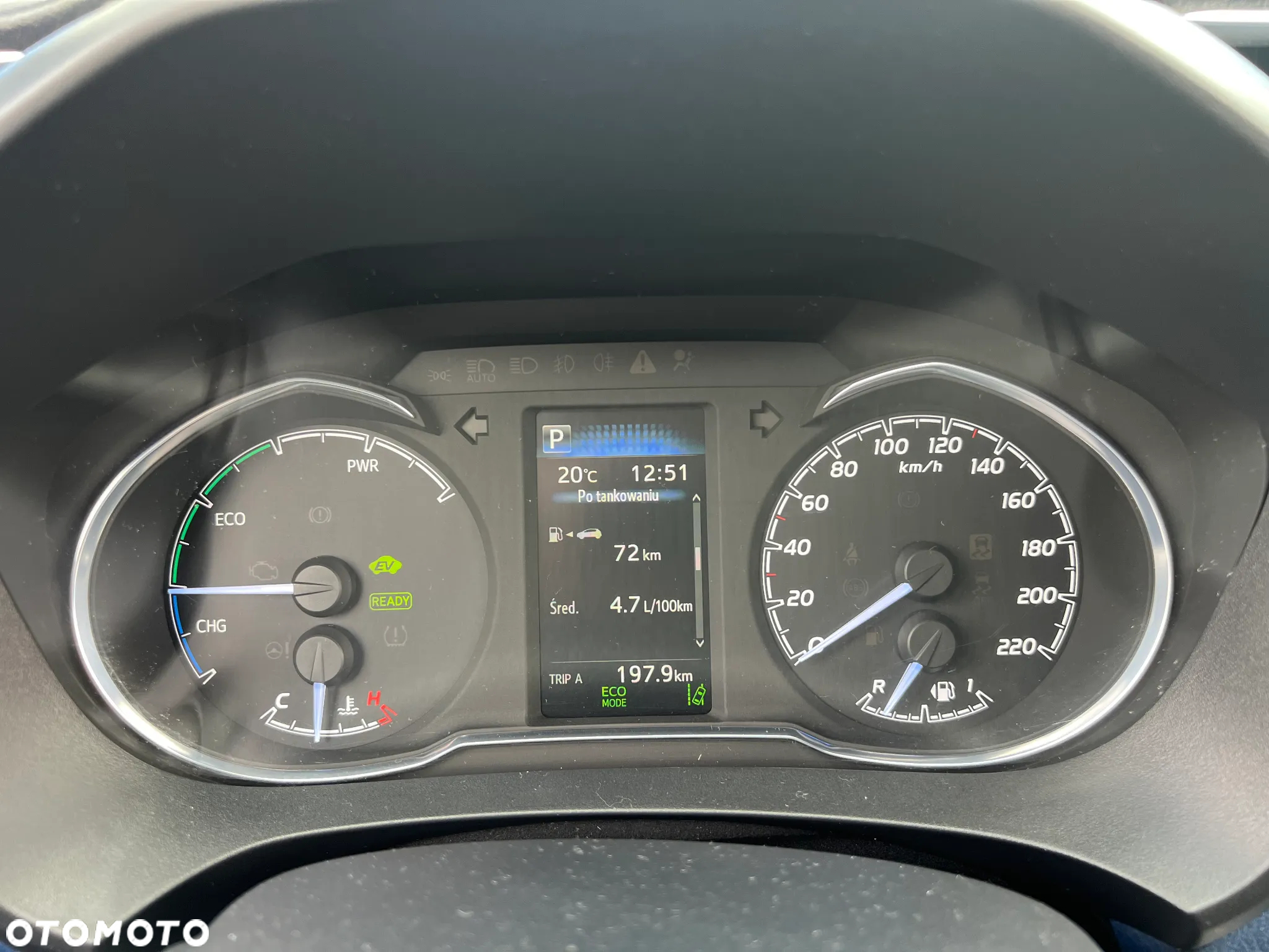 Toyota Yaris Hybrid 100 Selection Platinum - 18