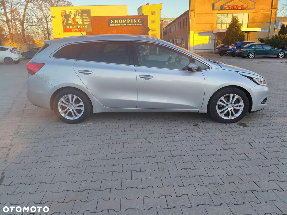 Kia Ceed 1.6 CRDi 128 Dream Team Edition - 10