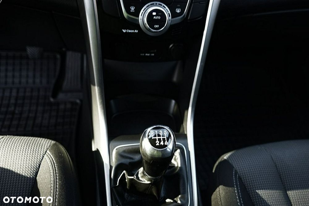 Hyundai i30 blue 1.6 CRDi Classic - 18
