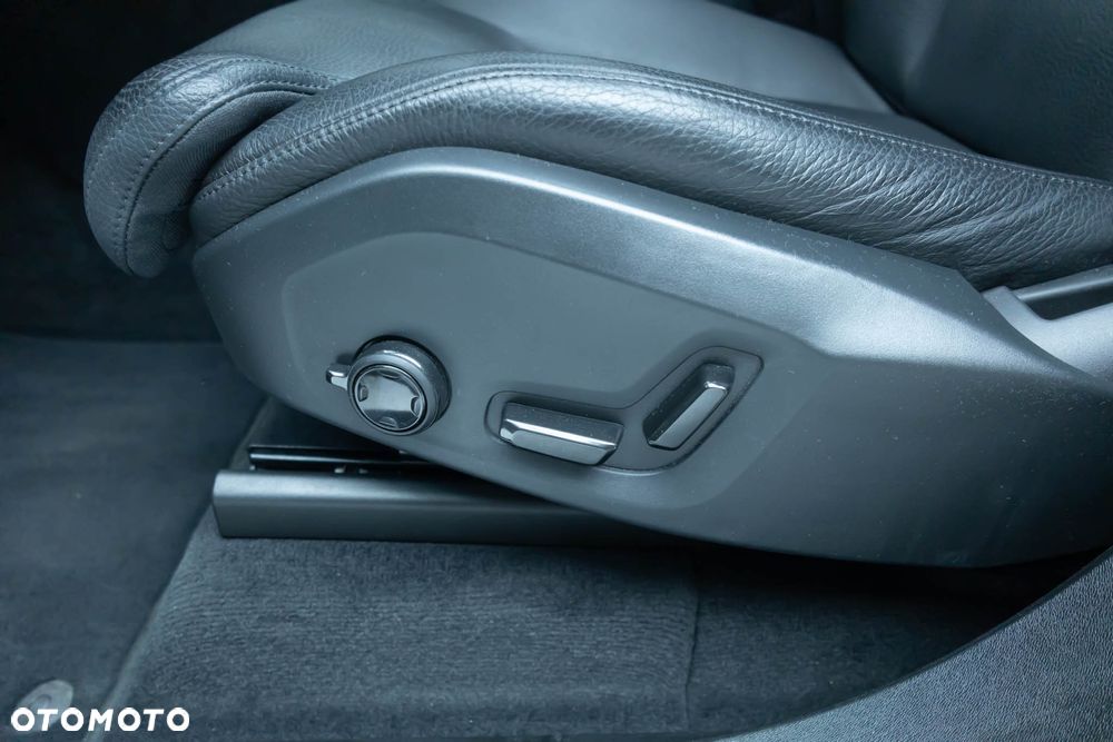 Volvo XC 90 T8 AWD Plug-In Hybrid Ultimate Bright 7os - 28