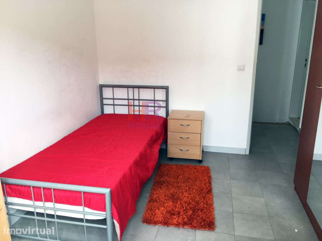 Arrenda-se Quarto na Rua António José Almeida em Celas junto aos Ho... - Grande imagem: 5/23