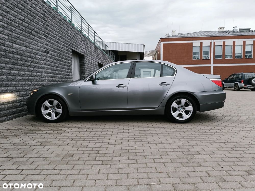 BMW Seria 5 525i - 32